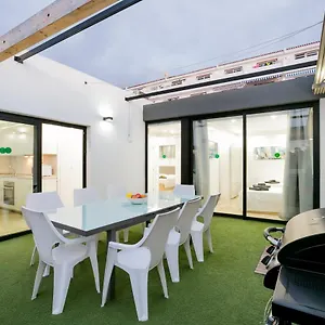 https://lakme-holiday-apartment.adeje-hotels.com